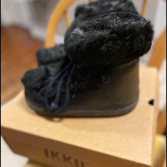 Ikkii (now known as Inuikii) real fur/shearling boots size 7 fits like size 6 - Picture 2 of 9